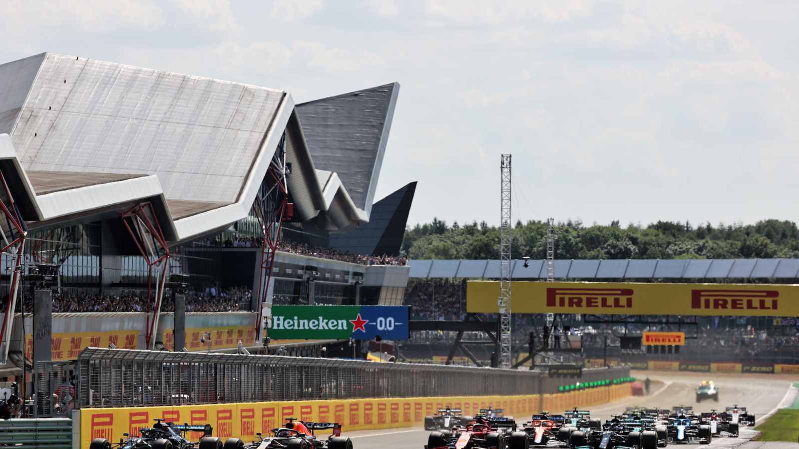 F1 GP Inggris Dihentikan Menyusul Insiden Hamilton-Verstappen