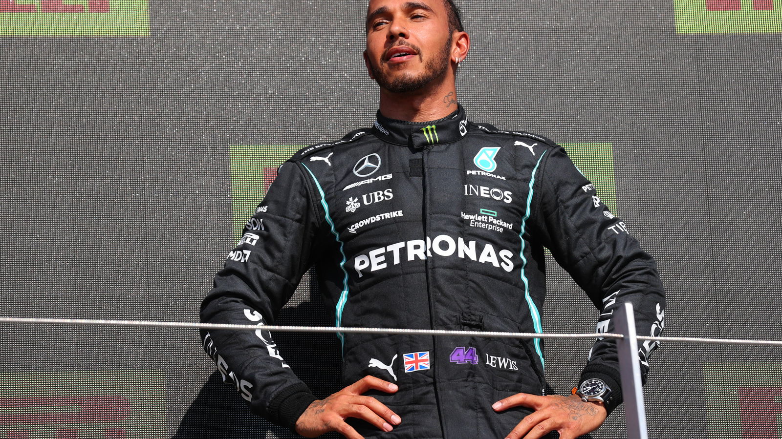 Lewis Hamilton Menilai Verstappen Tidak Memberinya Ruang