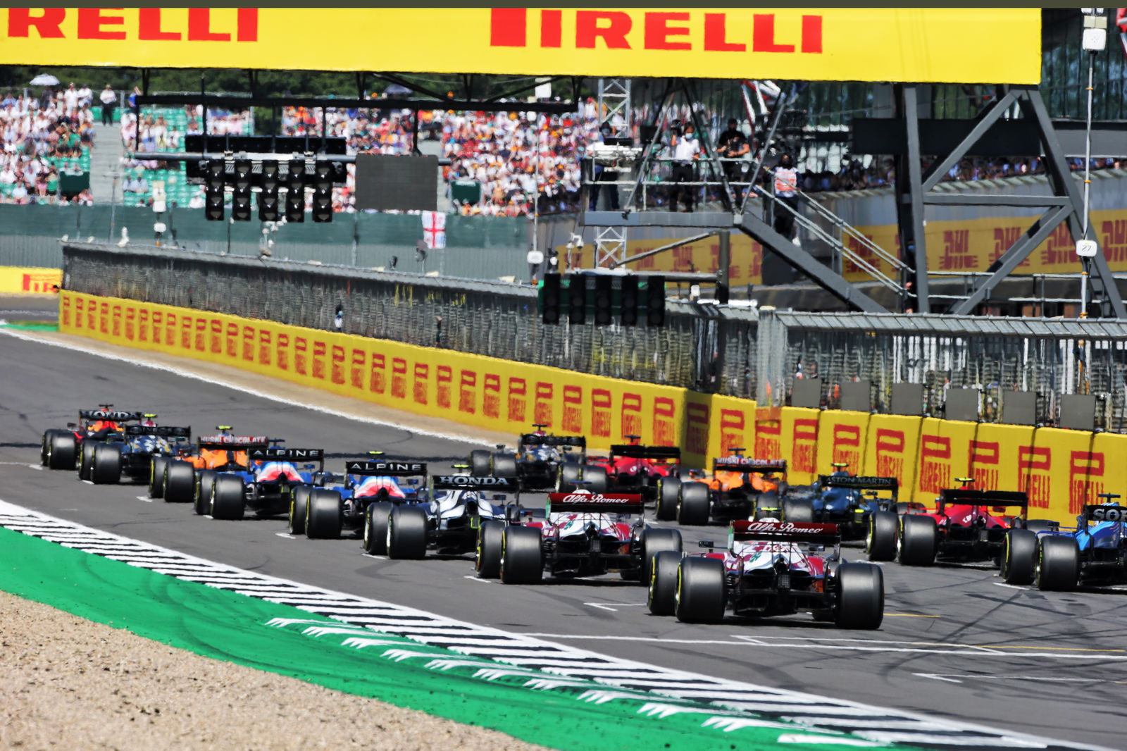 Alonso’s racecraft the “best on the grid” after F1's British GP - Ricciardo
