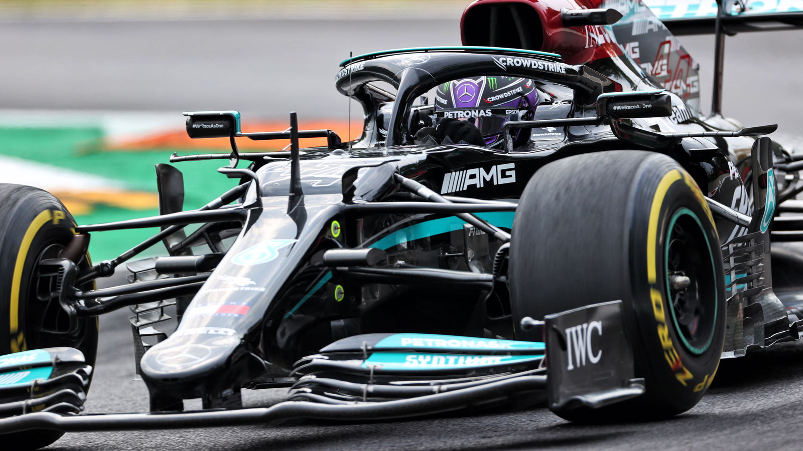 Hamilton half a second clear of Verstappen in Italian GP FP1
