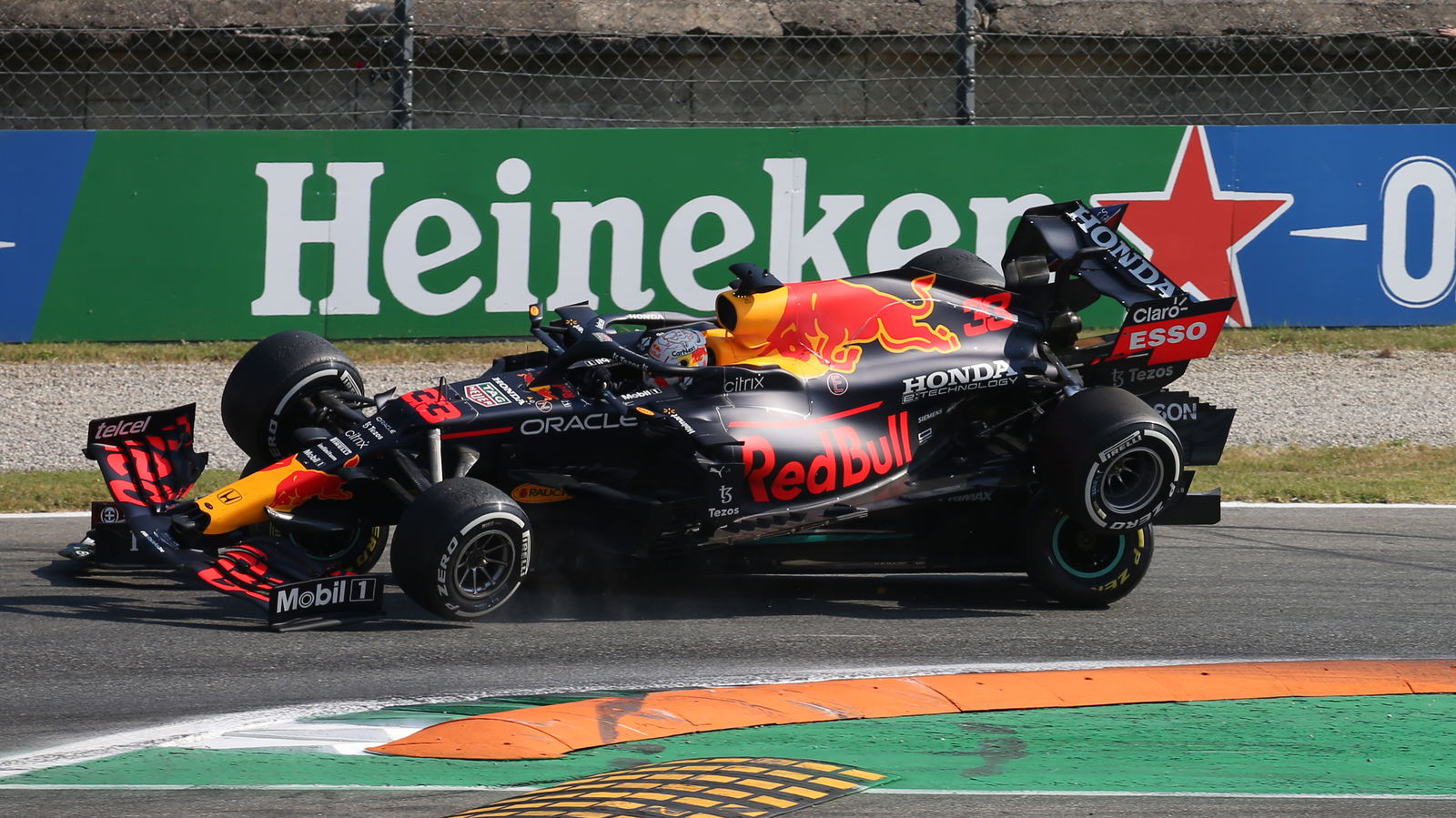 How Verstappen learned from 2021 crash with Hamilton in Sainz duel