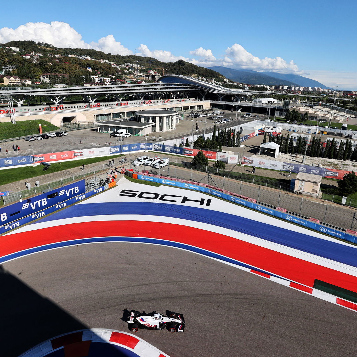 F1 mempertimbangkan sundulan ganda di Sochi, balapan kedua di Italia