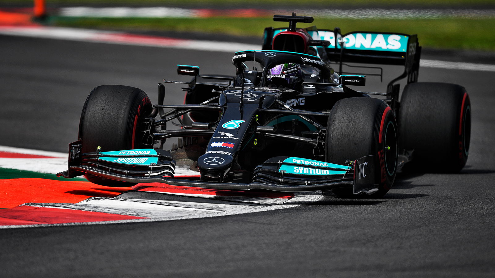 Hamilton Mendapat Teguran Setelah Pelanggaran Track Limits