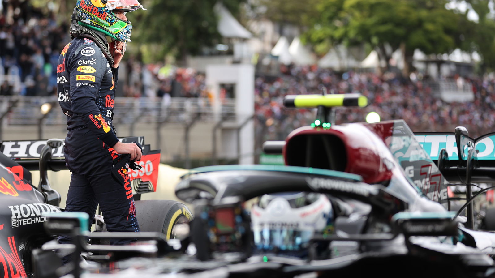 ‘Clearly something going on’ with Mercedes F1 rear wing - Verstappen