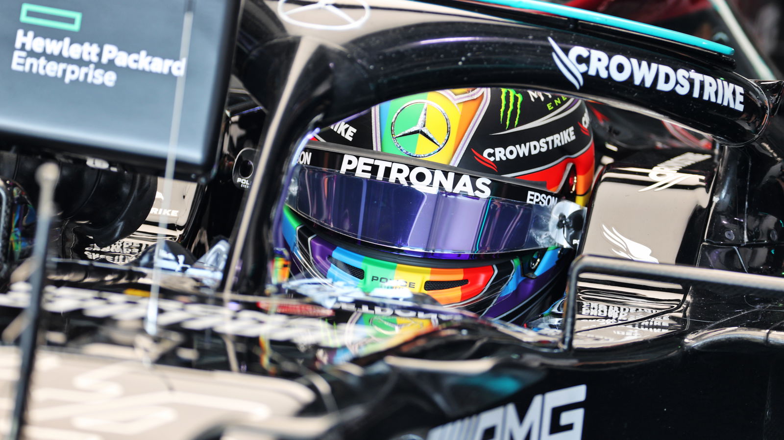 Hamilton akan Memakai Helm Bercorak Pelangi untuk F1 GP Qatar