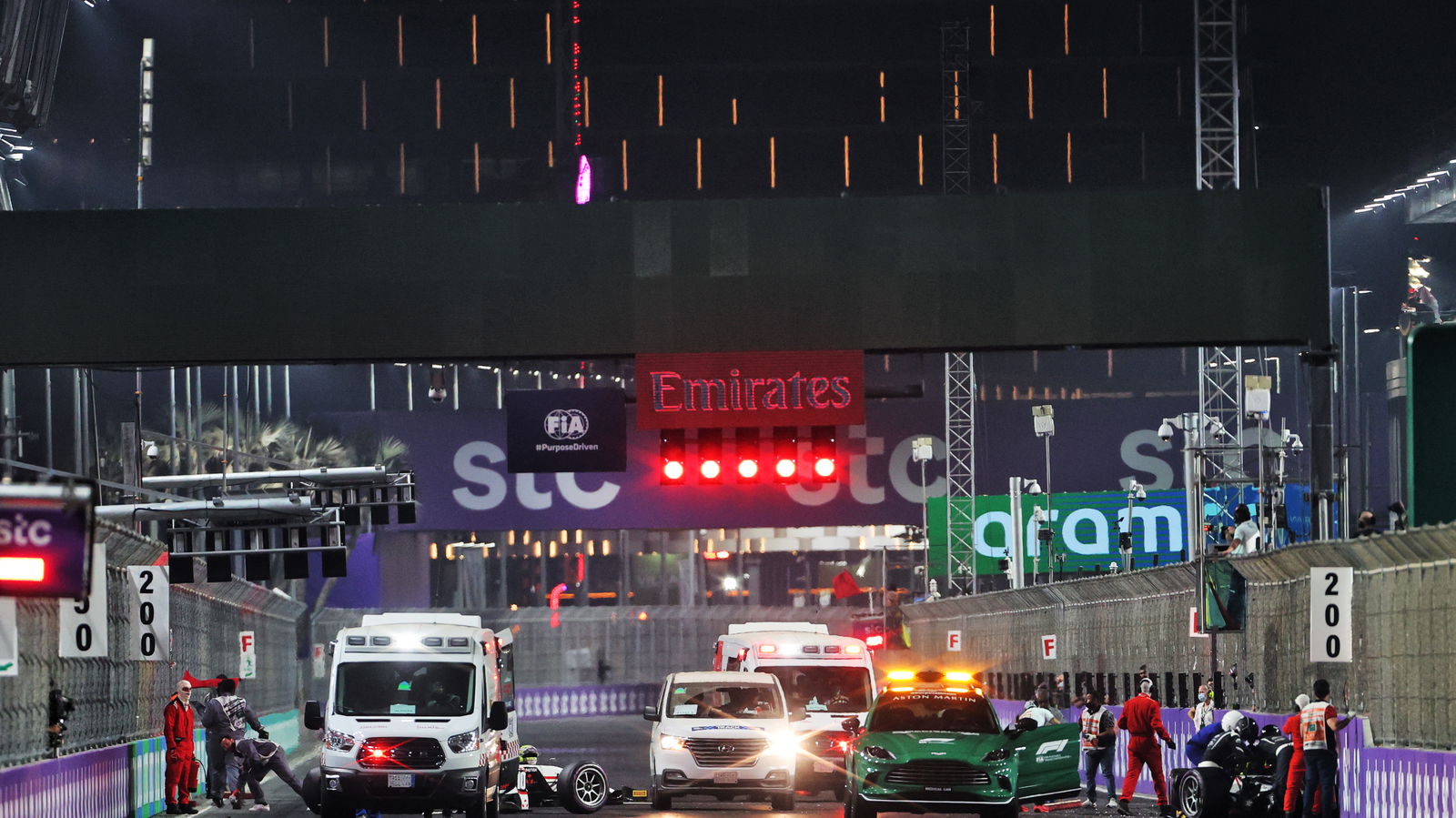 F2 Arab Saudi: Pourchaire dan Fittipaldi Sadar, Dibawa ke Rumah Sakit