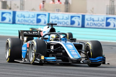 Piastri DNF, Zhou Menangi Sprint Race 2 F2 Abu Dhabi