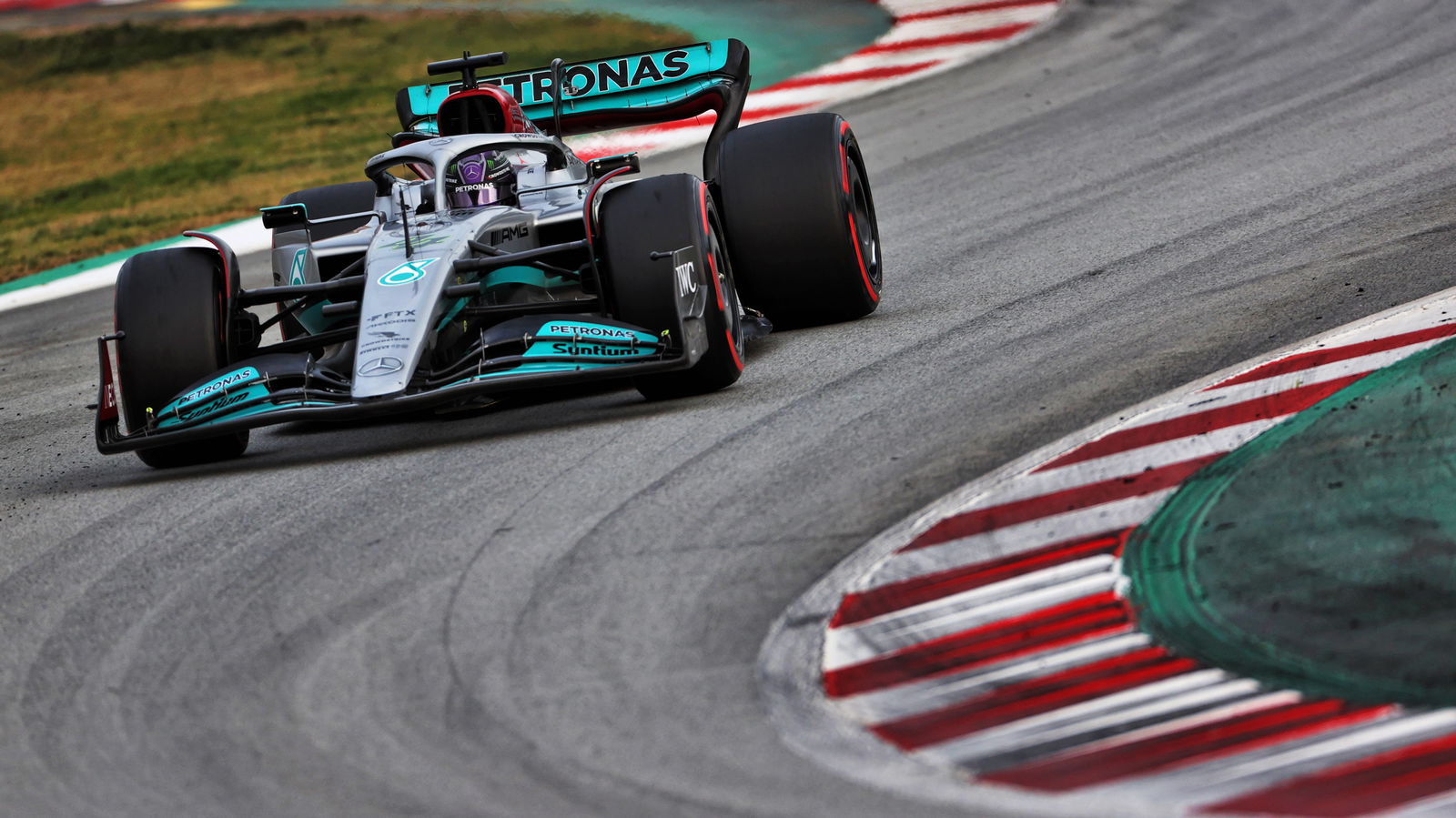 Hamilton leads Mercedes 1-2 on final day of F1 testing 