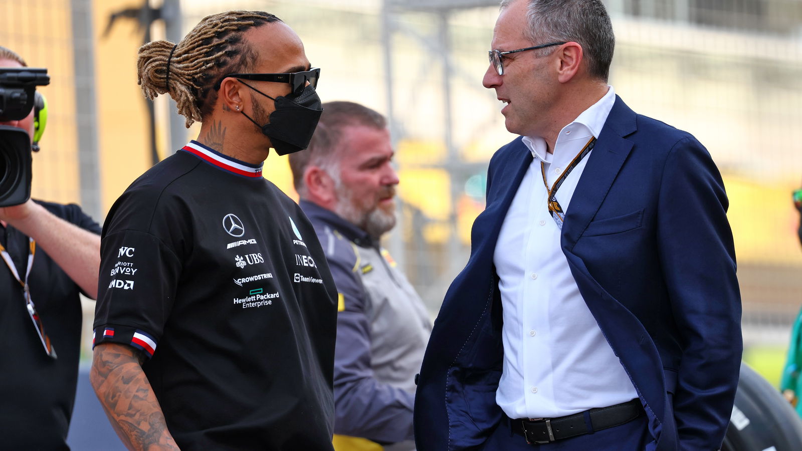 Domenicali wants Hamilton to stay in F1 to “achieve his dream” of eighth title