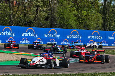 Stanek Menangi Feature Race F3 Imola yang Dramatis