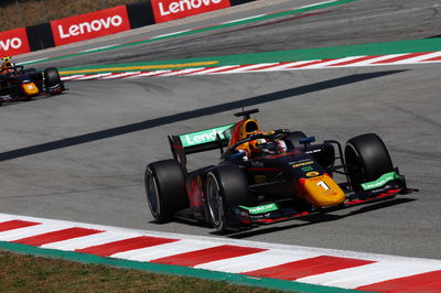 Drugovich dominates F2 sprint race to take points lead in Barcelona