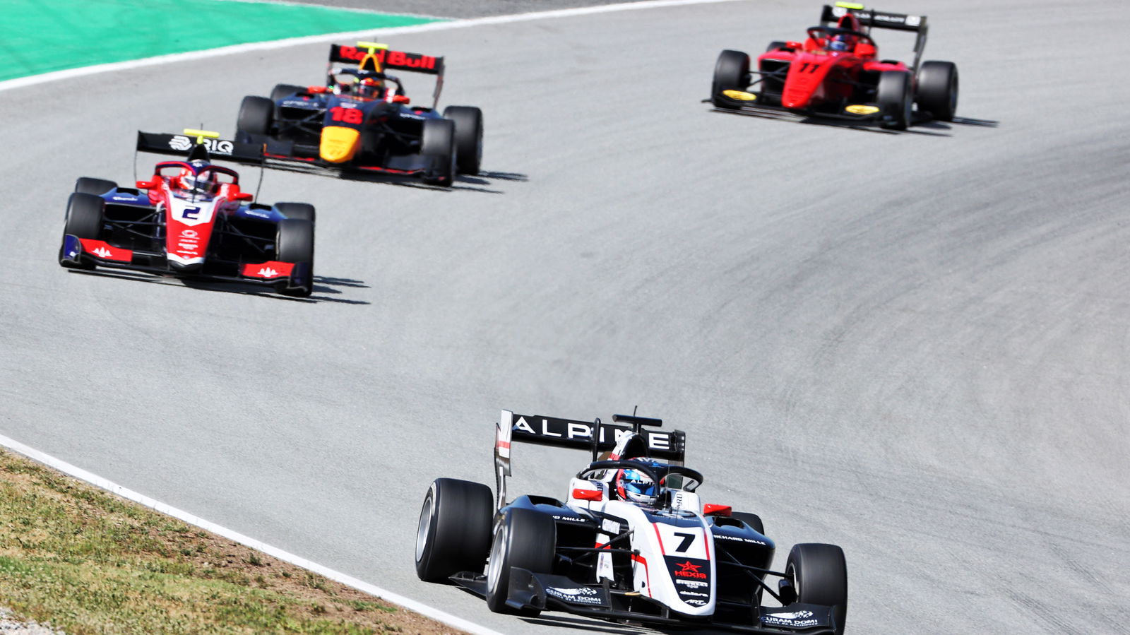 Menang Feature Race F3 Spanyol, Martins Puncaki Klasemen