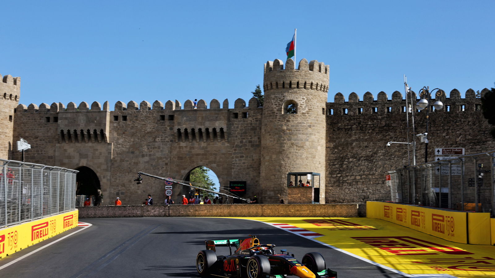 F2 Azerbaijan: Hasil Feature Race dari Baku Street Circuit
