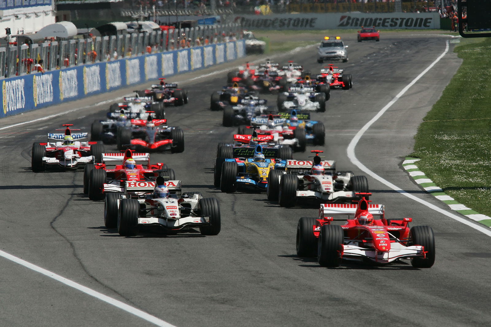 Cara mengikuti dan menyaksikan uji coba pramusim F1