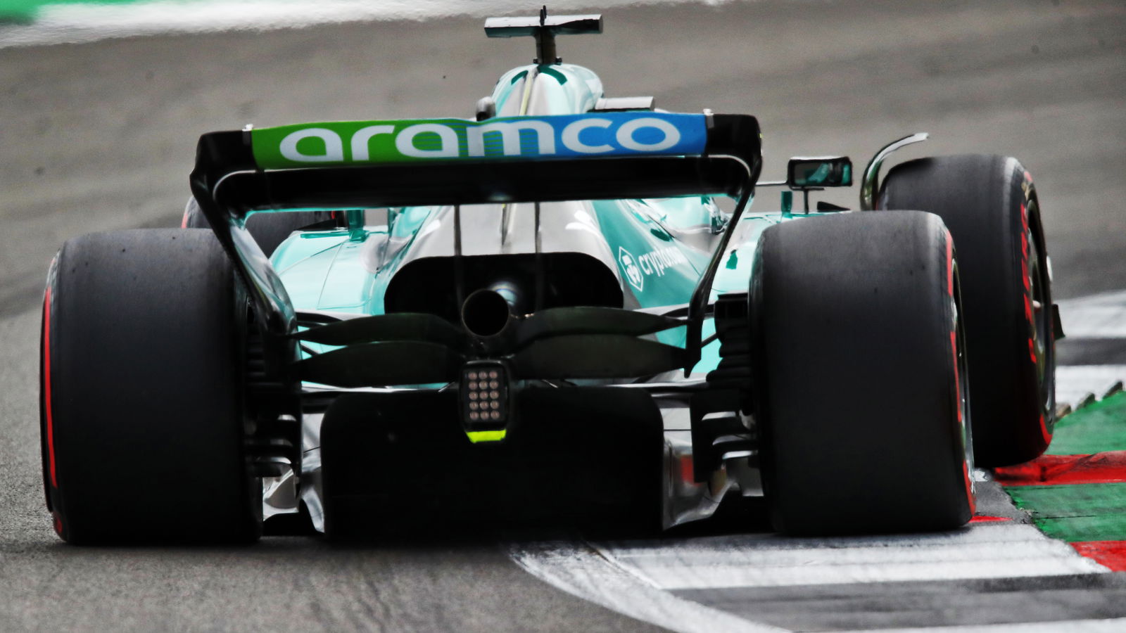 Mantan Pekerja Aston Martin F1 Ungkap Pelecehan Rasis & Homofobik