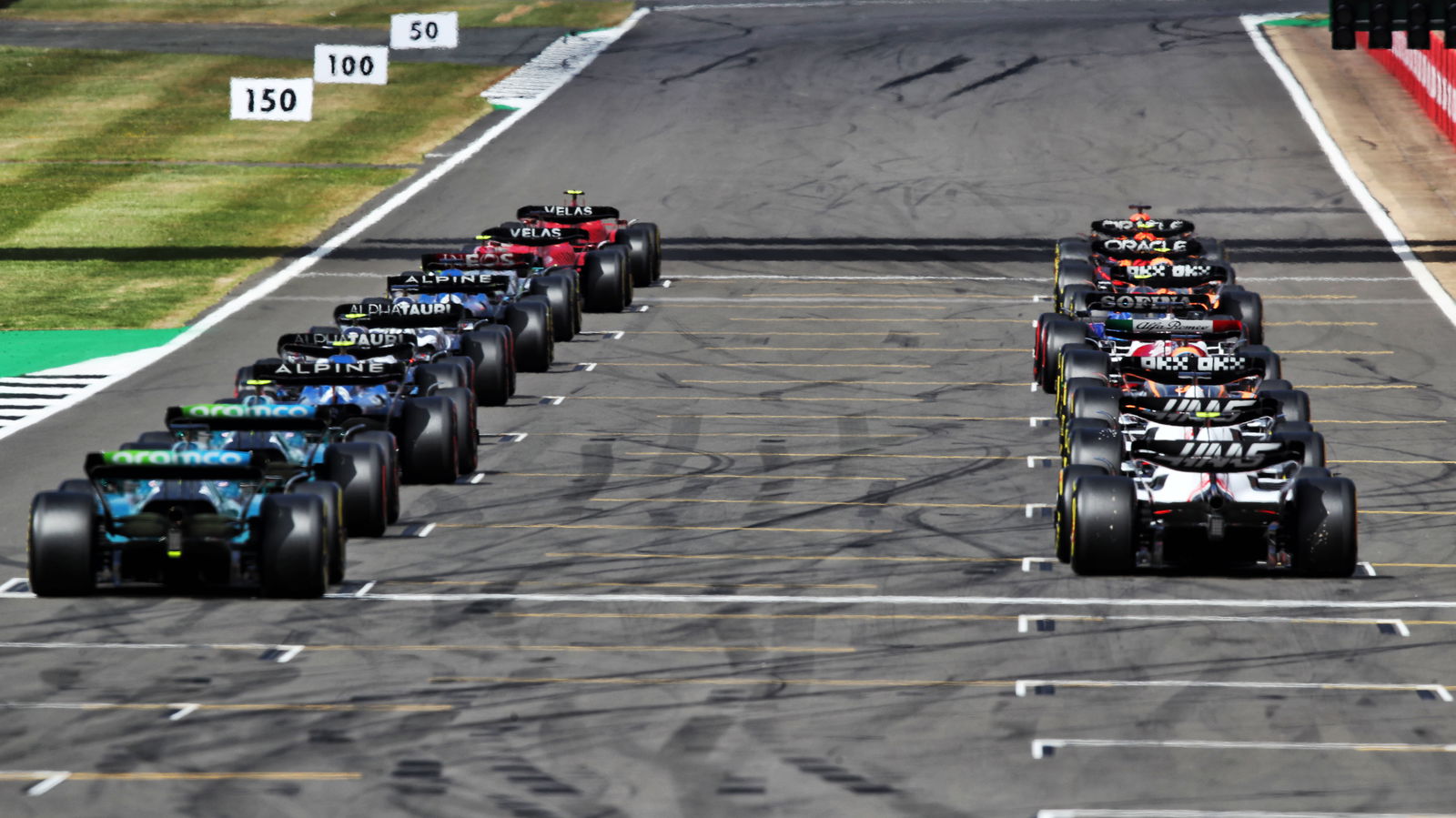 Penyusup Trek pada F1 GP Inggris Menghadiri Pengadilan