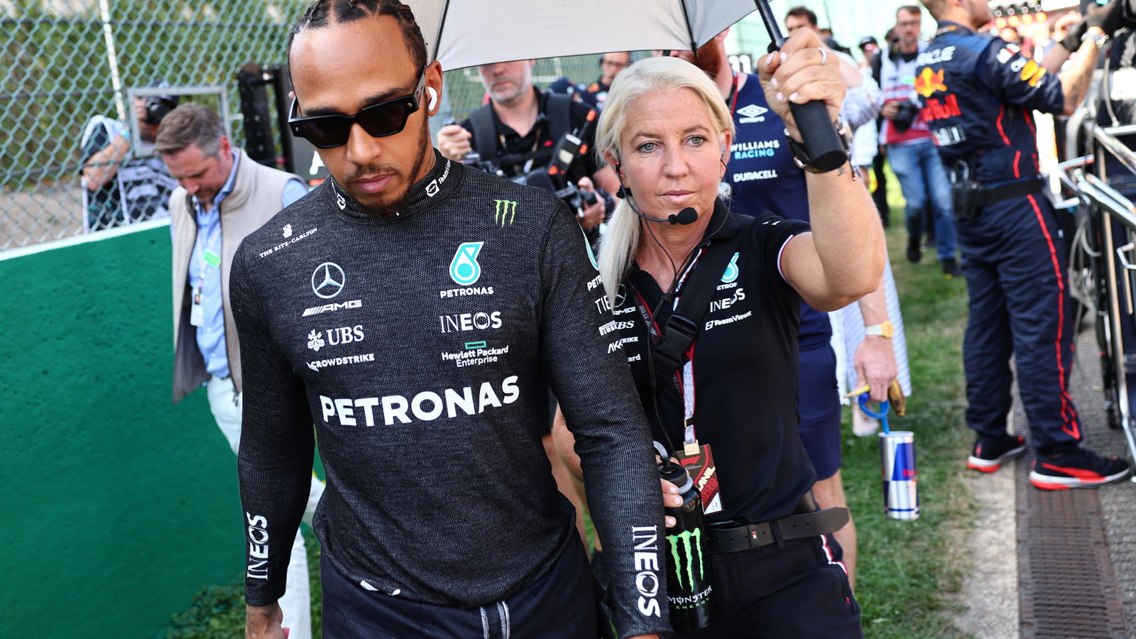 Hamilton warned for refusing F1 medical check after Alonso crash