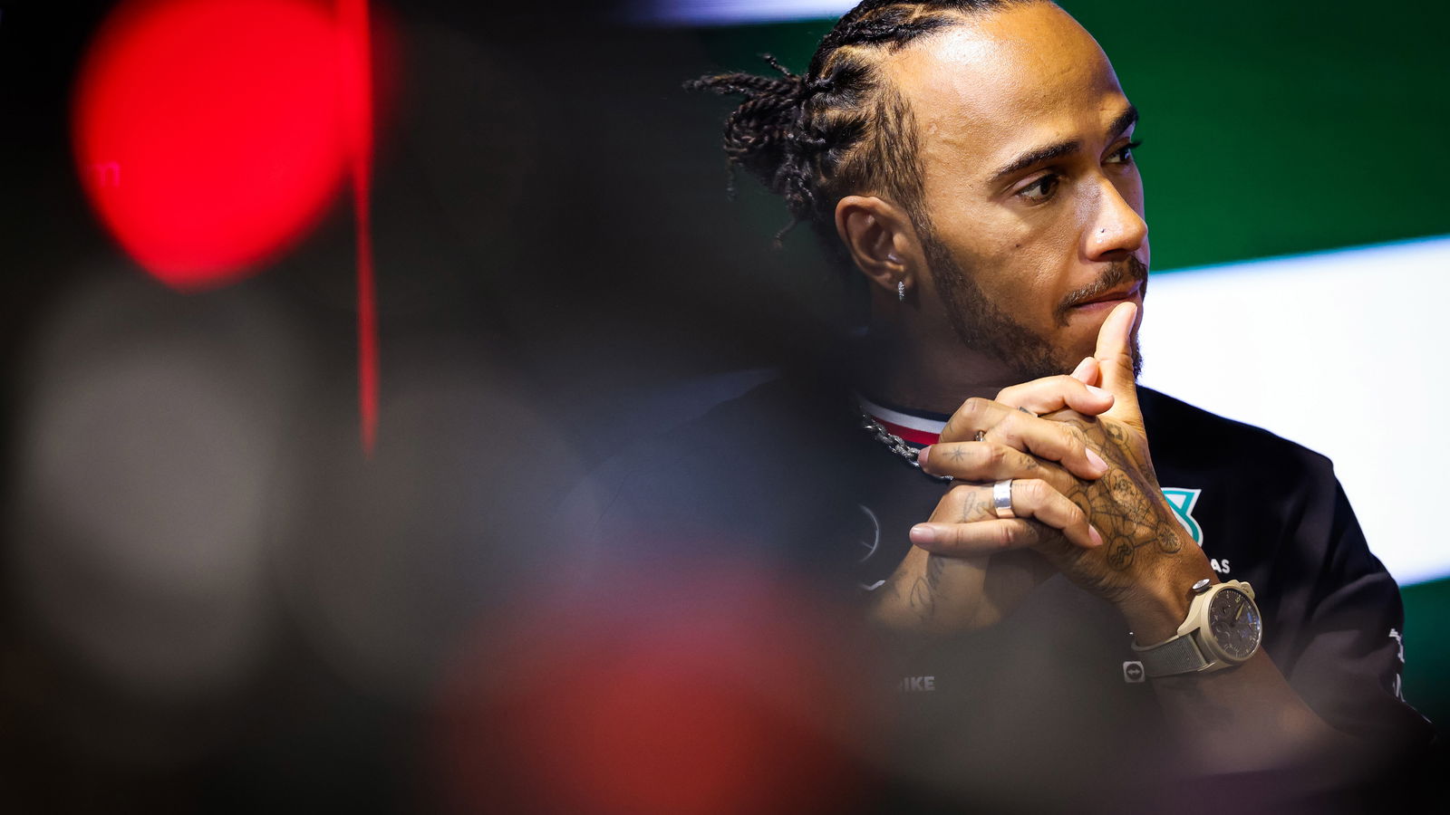 Hamilton admits regret over Merc criticism: “It wasn’t the best choice of words”