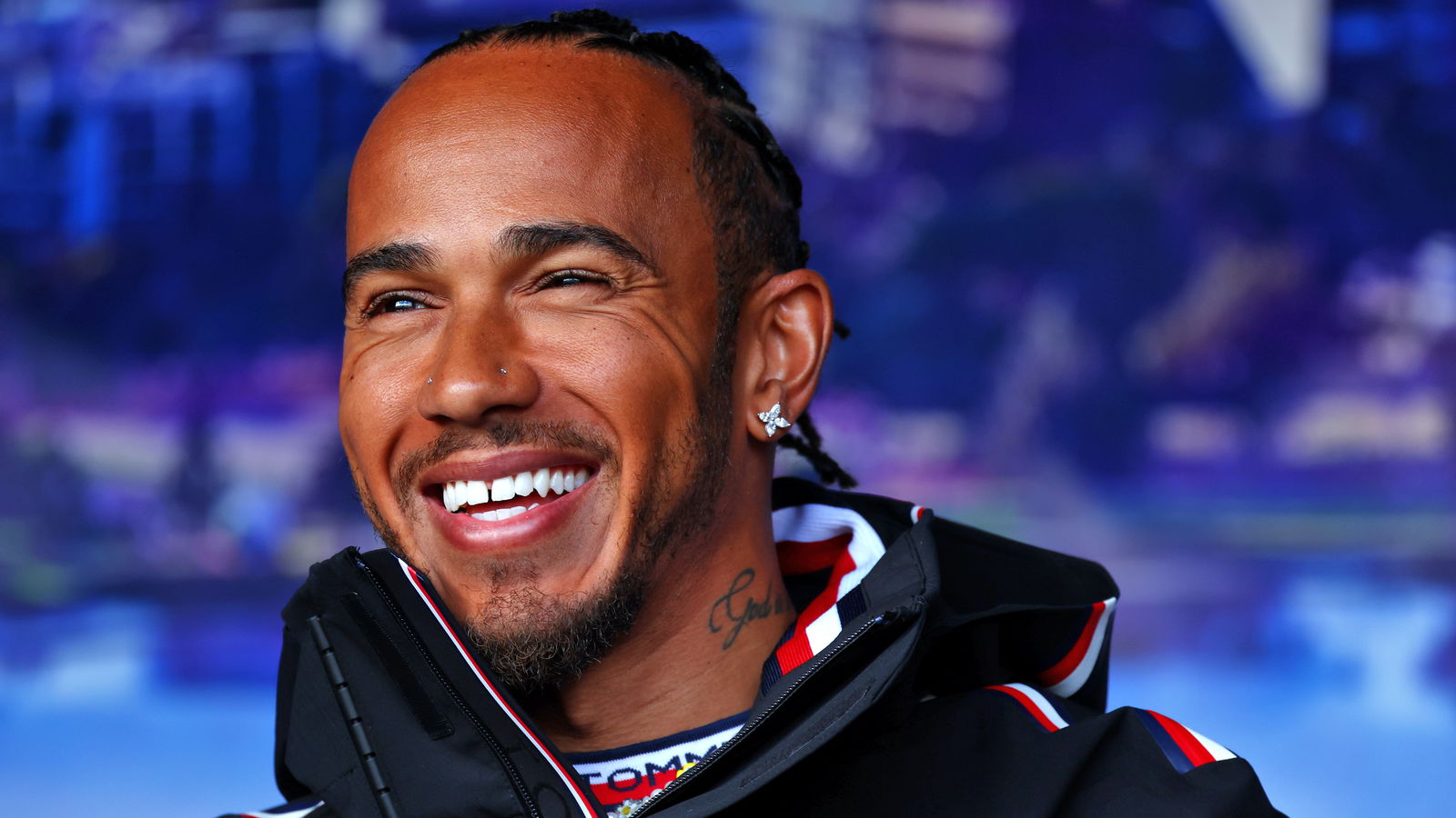 Hamilton Mengenang Masa Lalunya sebagai Bartender
