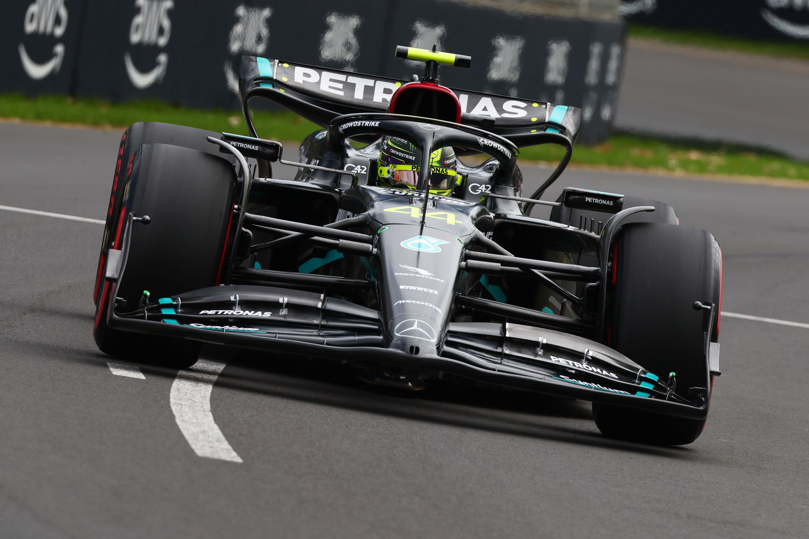 Hamilton Khawatir Mobil F1 Red Bull akan Terus Berkembang