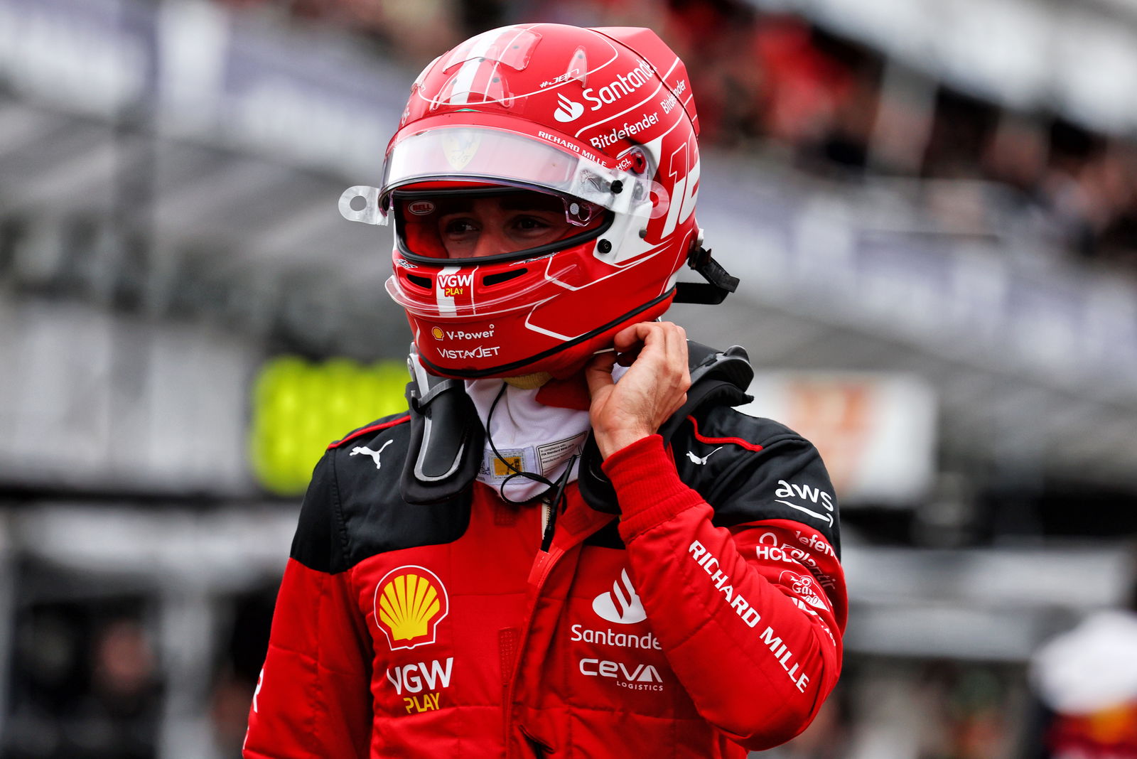 Pesan radio tim marah Verstappen di manuver Hamilton