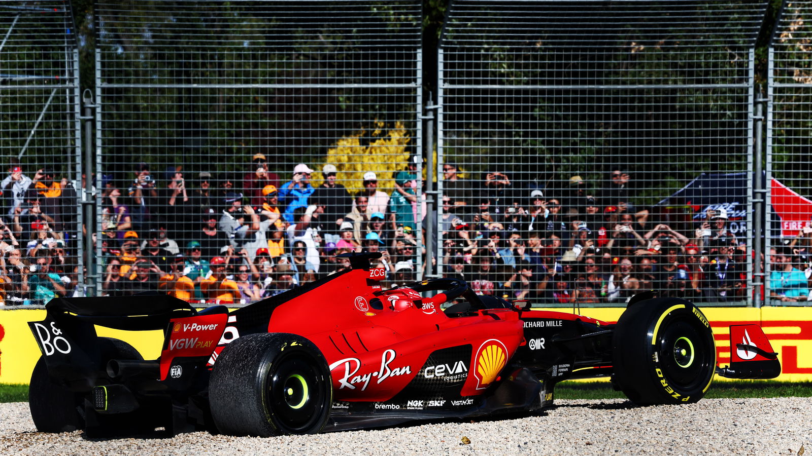 Leclerc crashes out on first lap of Australian GP 