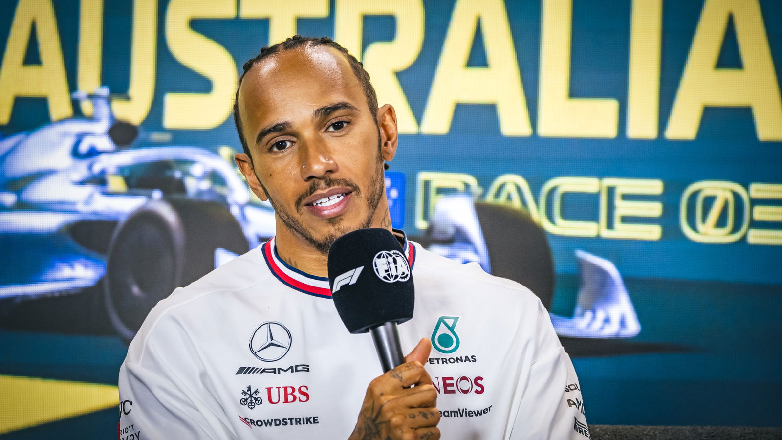 Hamilton Merasa Regulasi Baru F1 Belum Atasi Udara Kotor
