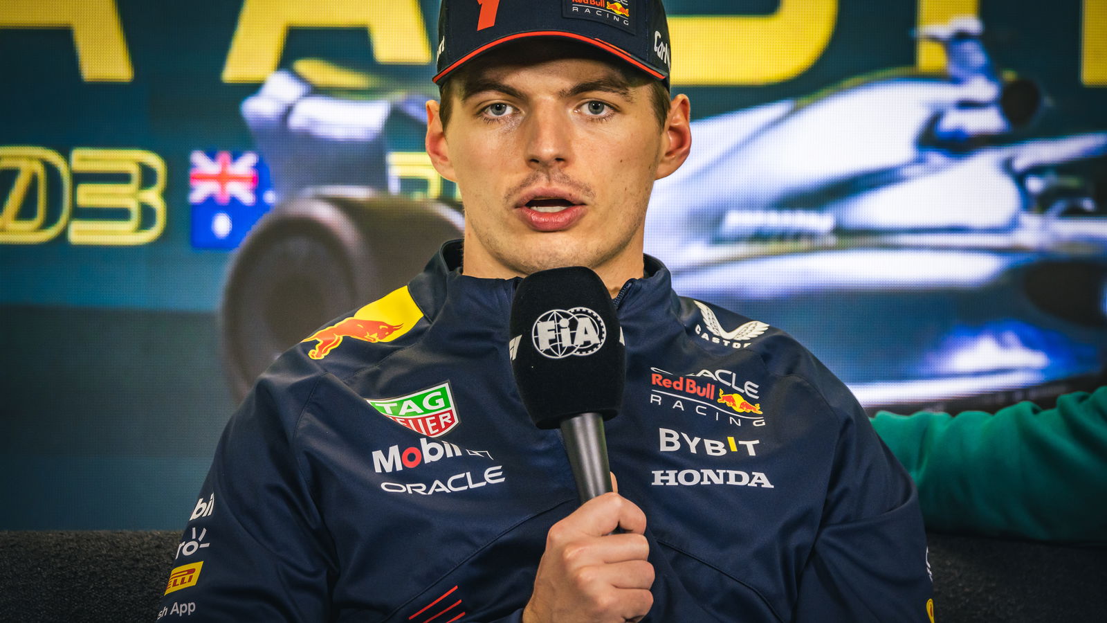 Verstappen Salahkan Race Control Atas Kekacauan Restart