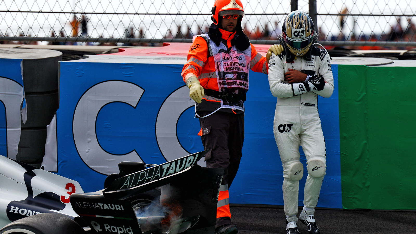 Ricciardo taken to hospital amid concern over hand after practice shunt