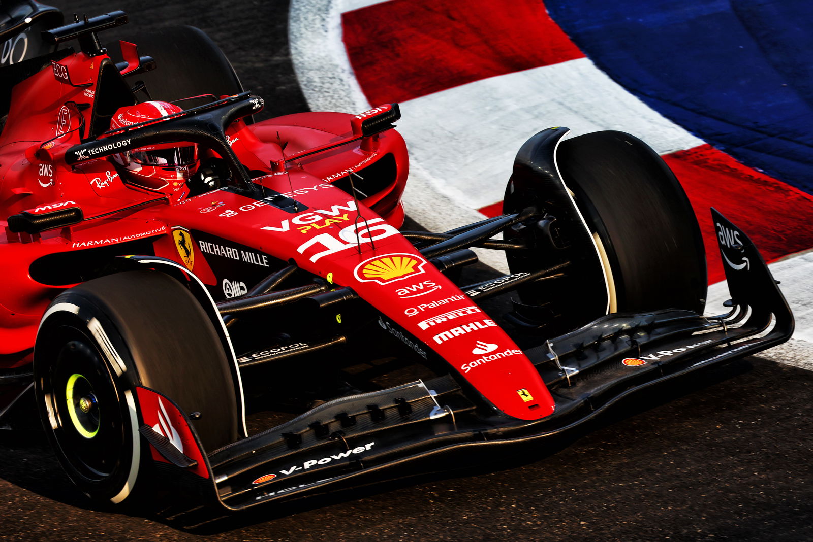 Hamilton Pede dengan Platform Mercedes setelah Jumat Terbaiknya