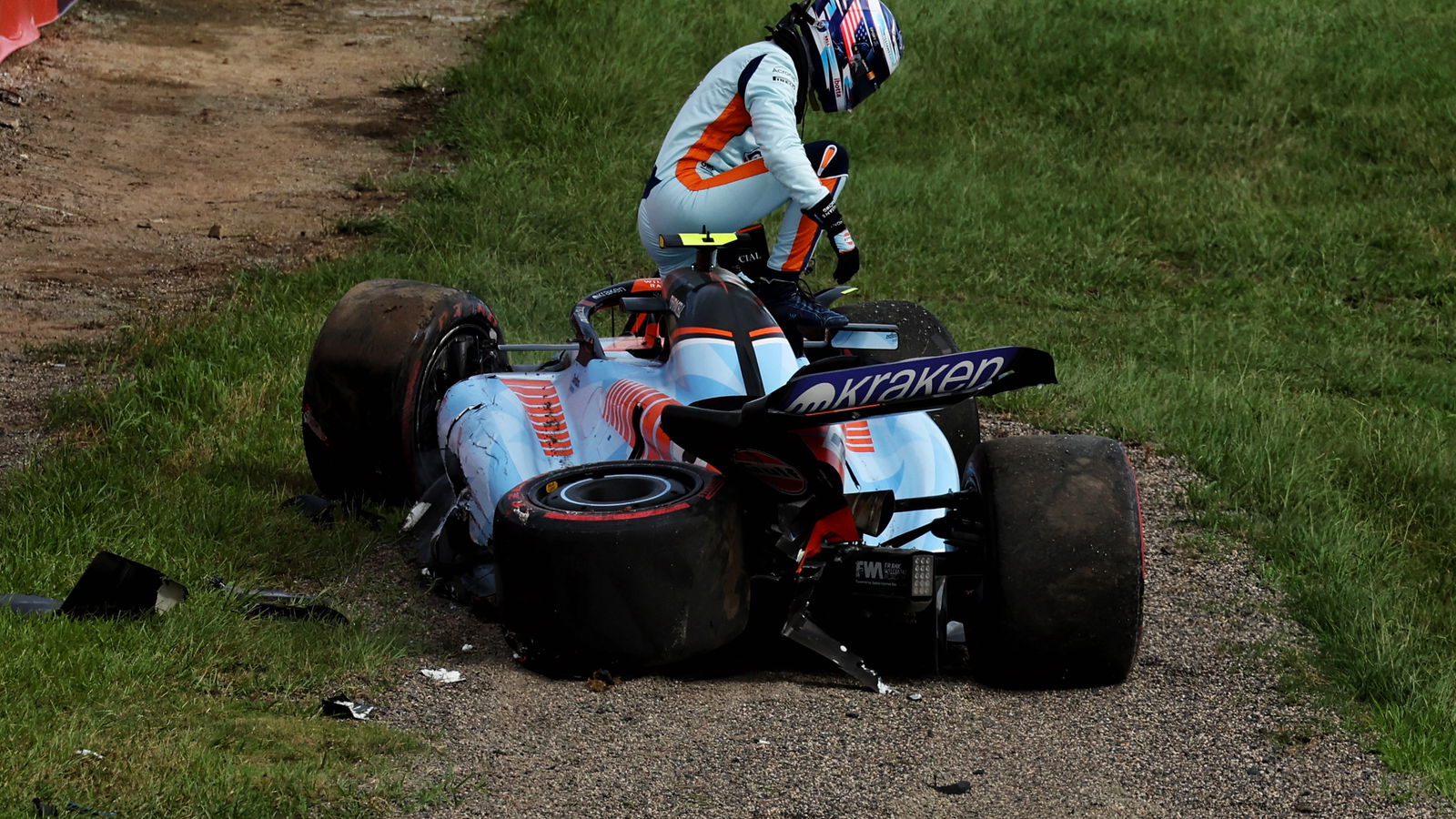 Under-pressure Sargeant crashes on first lap of qualifying 