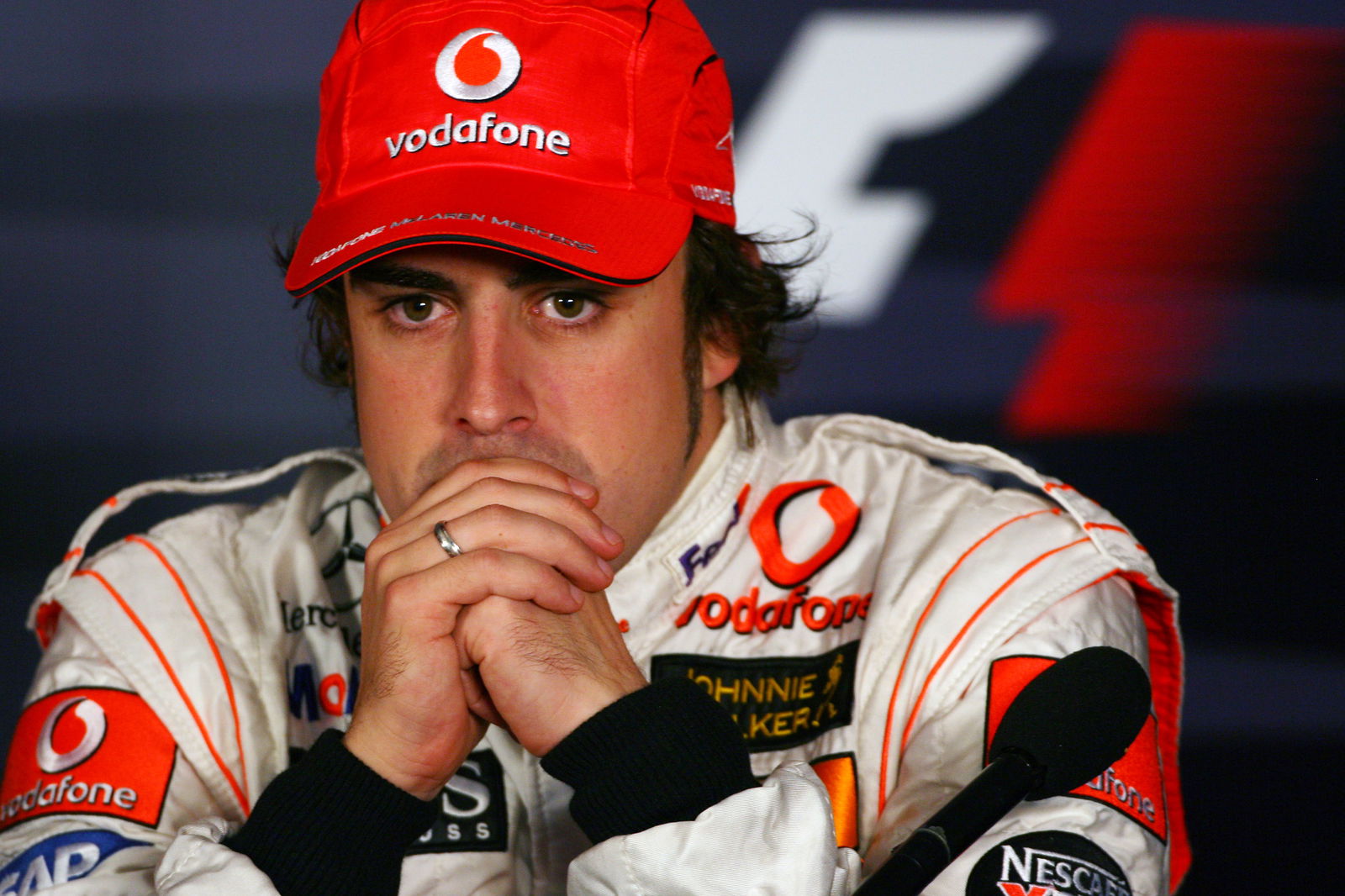 Legendary F1 cat who tormented Sebastian Vettel has passed away