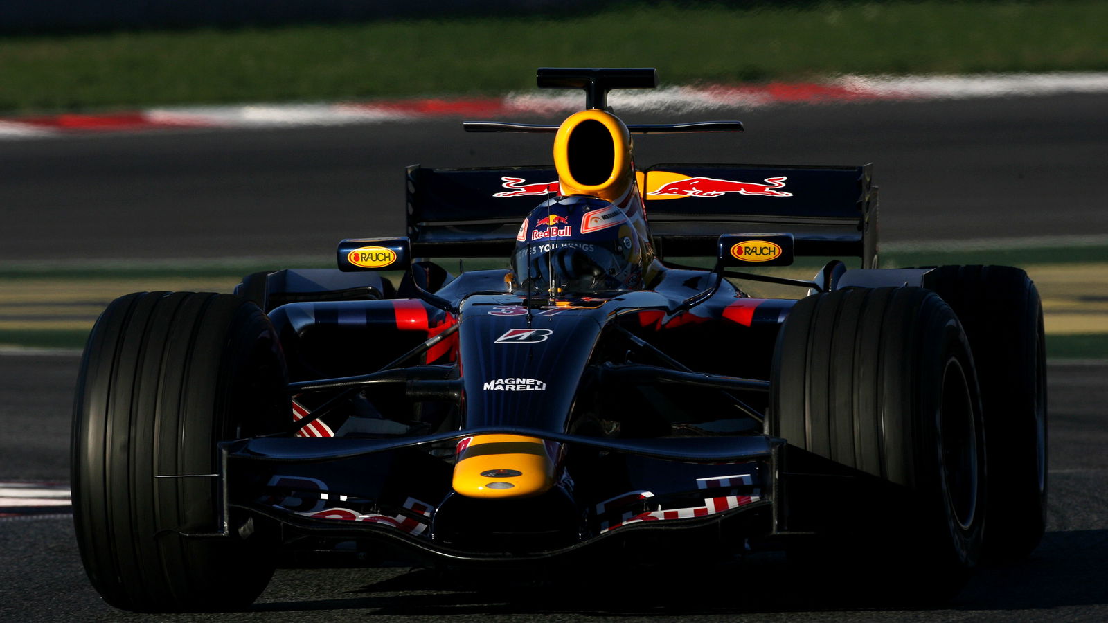 Ex-Red Bull driver victim of “violent robbery” using bats
