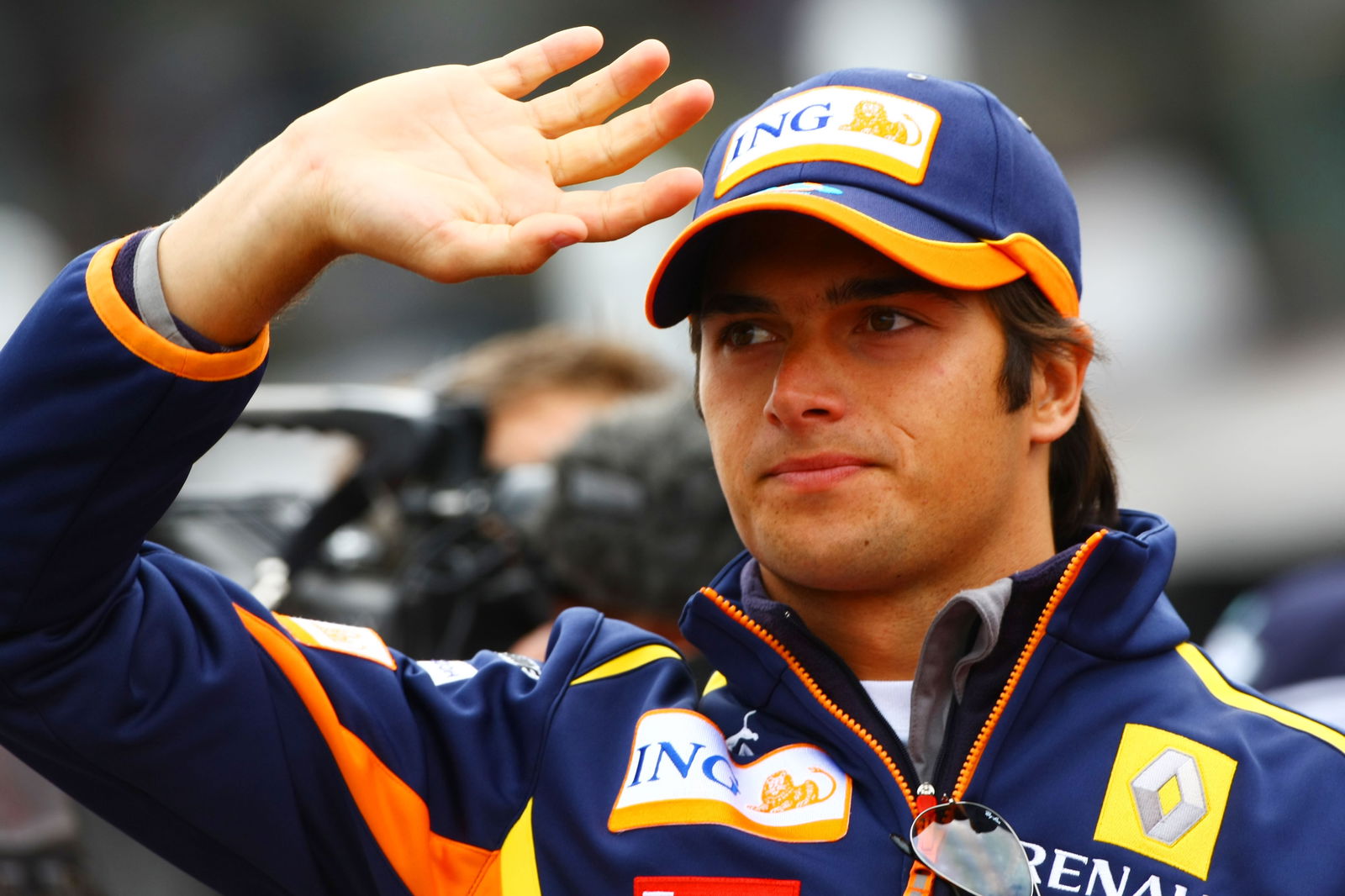 Verstappen ends Netflix boycott - and Ricciardo to make Hulu show