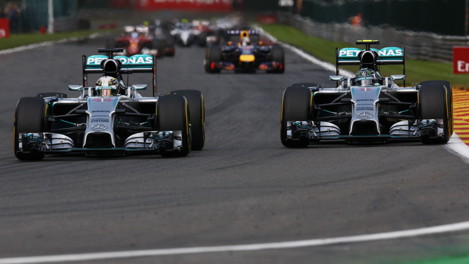Tengahi Rivalitas Hamilton-Rosberg, Wolff Hampir Cadangkan Keduanya
