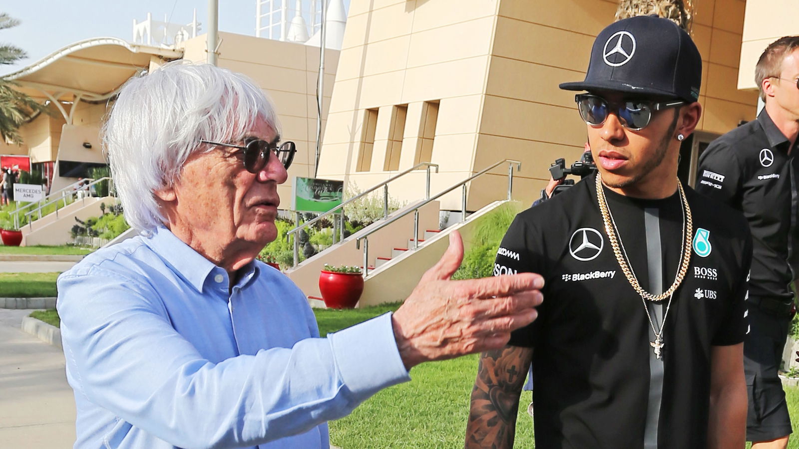Hamilton mengutuk Ecclestone karena komentar rasisme 'bodoh, tidak berpendidikan'