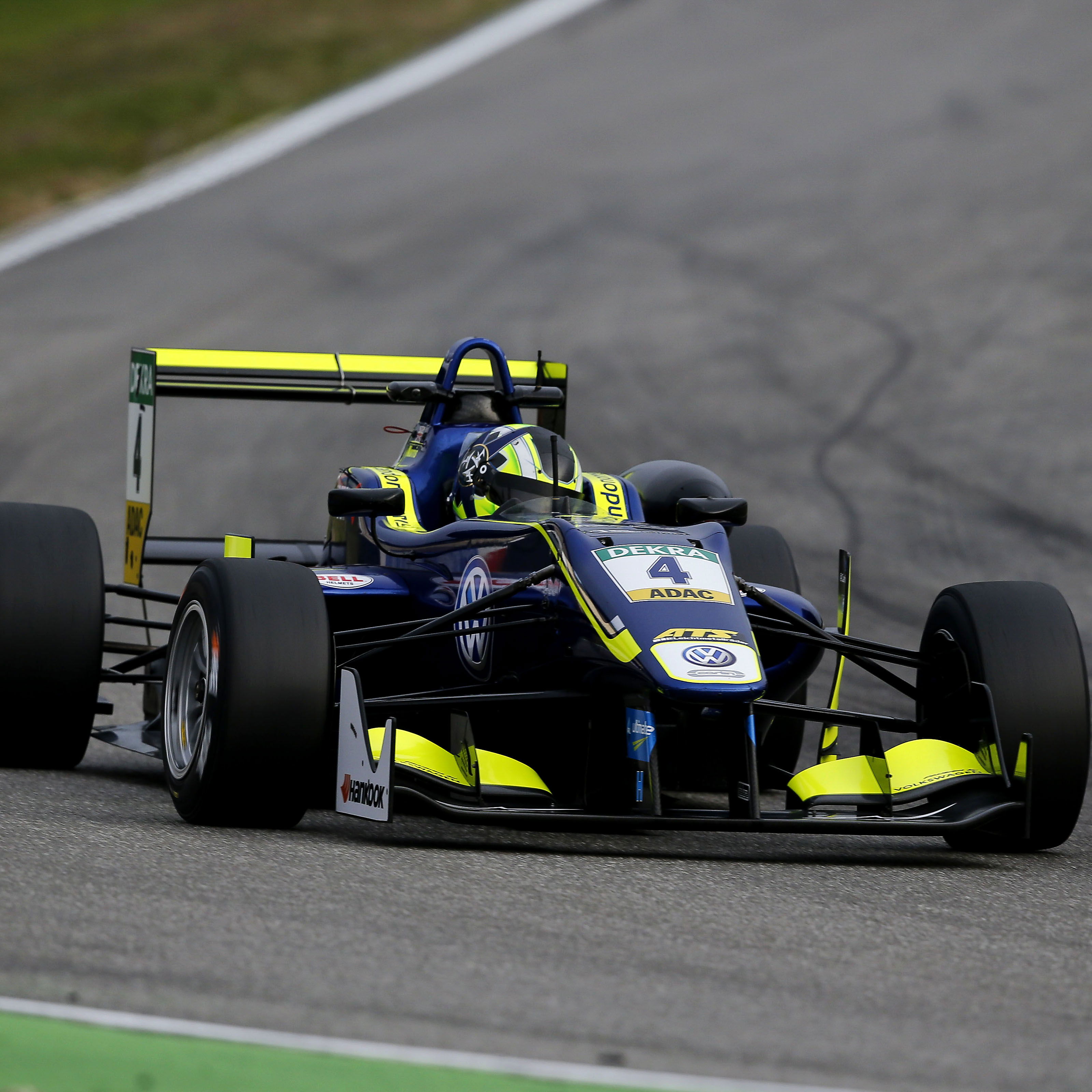 Betapa Monger ingin dikenal karena balapannya dan bukan karena kecelakaannya