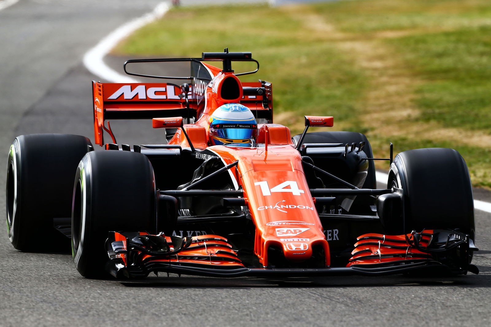 F1 supports Hamilton “completely” in fight against racism