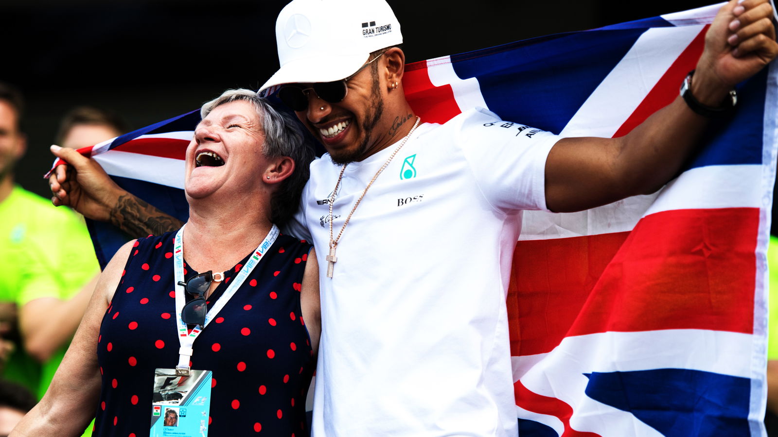 Sisipkan Nama Sang Ibu, Hamilton Mengganti Namanya