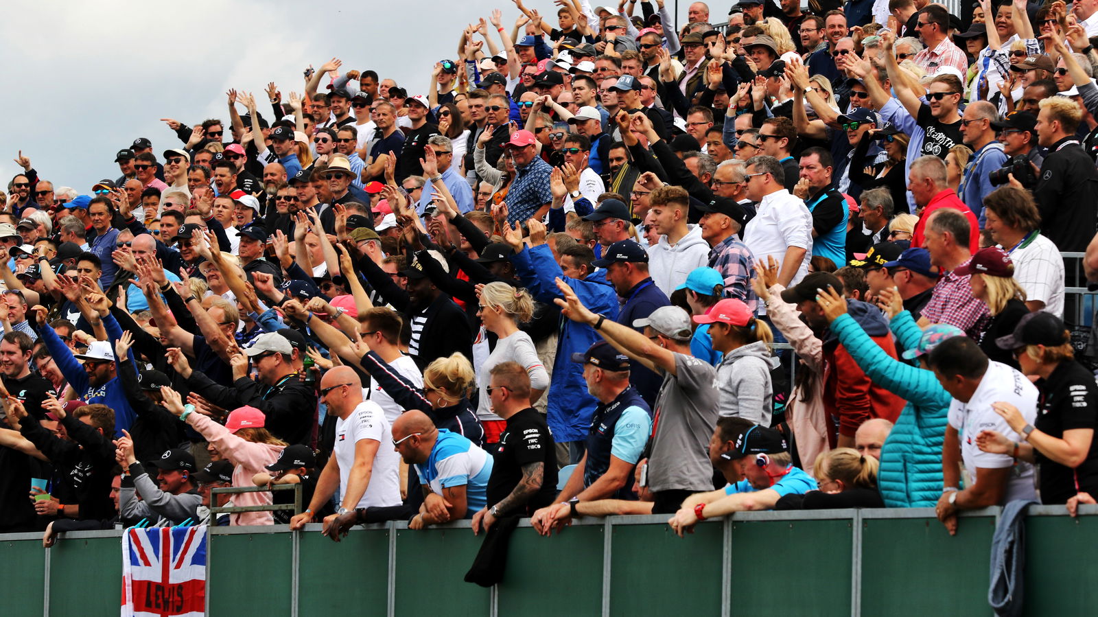 Silverstone confirms capacity F1 crowd for British GP