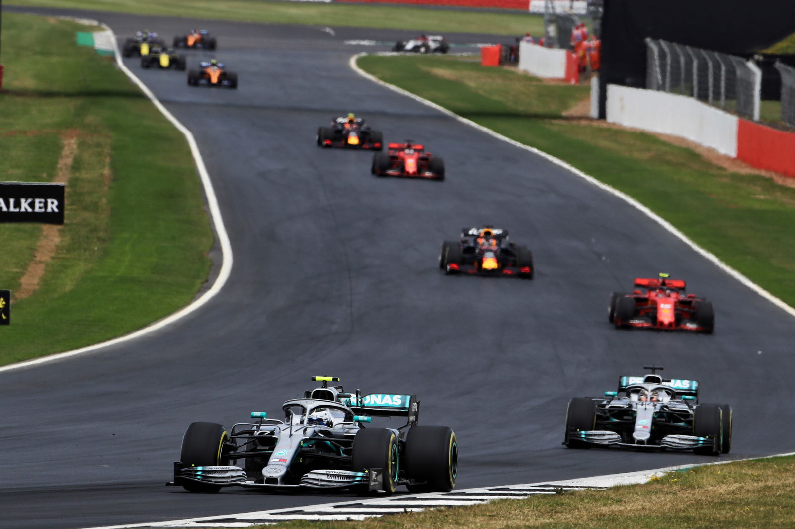 Who will replace Daniel Ricciardo at Renault?
