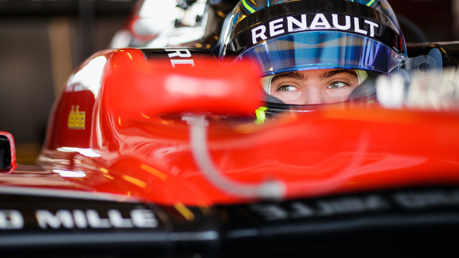 Fewtrell continues as Renault junior, moves into F3