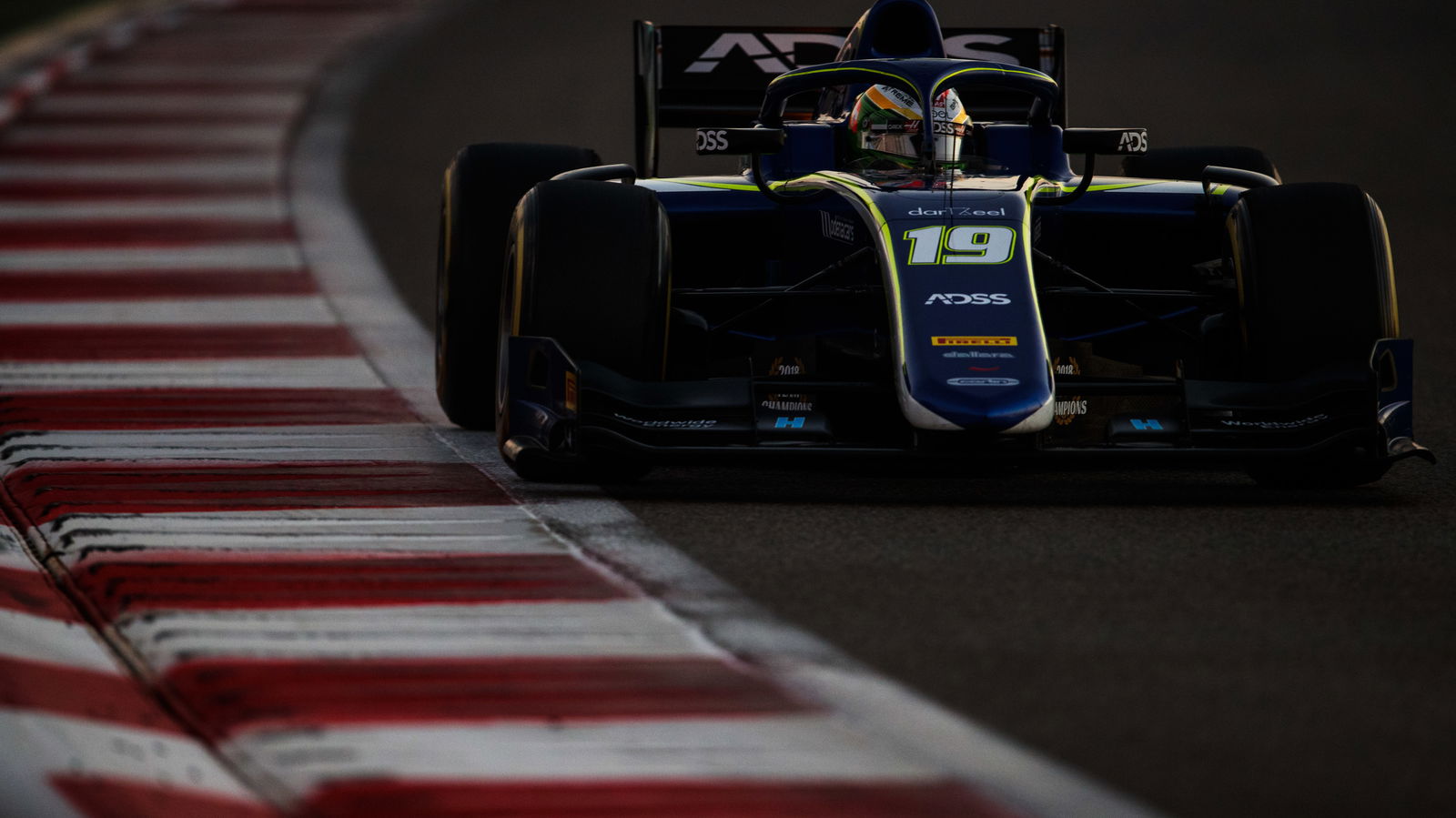 Deletraz tercepat dari Carlin saat membuka tes F2 Abu Dhabi