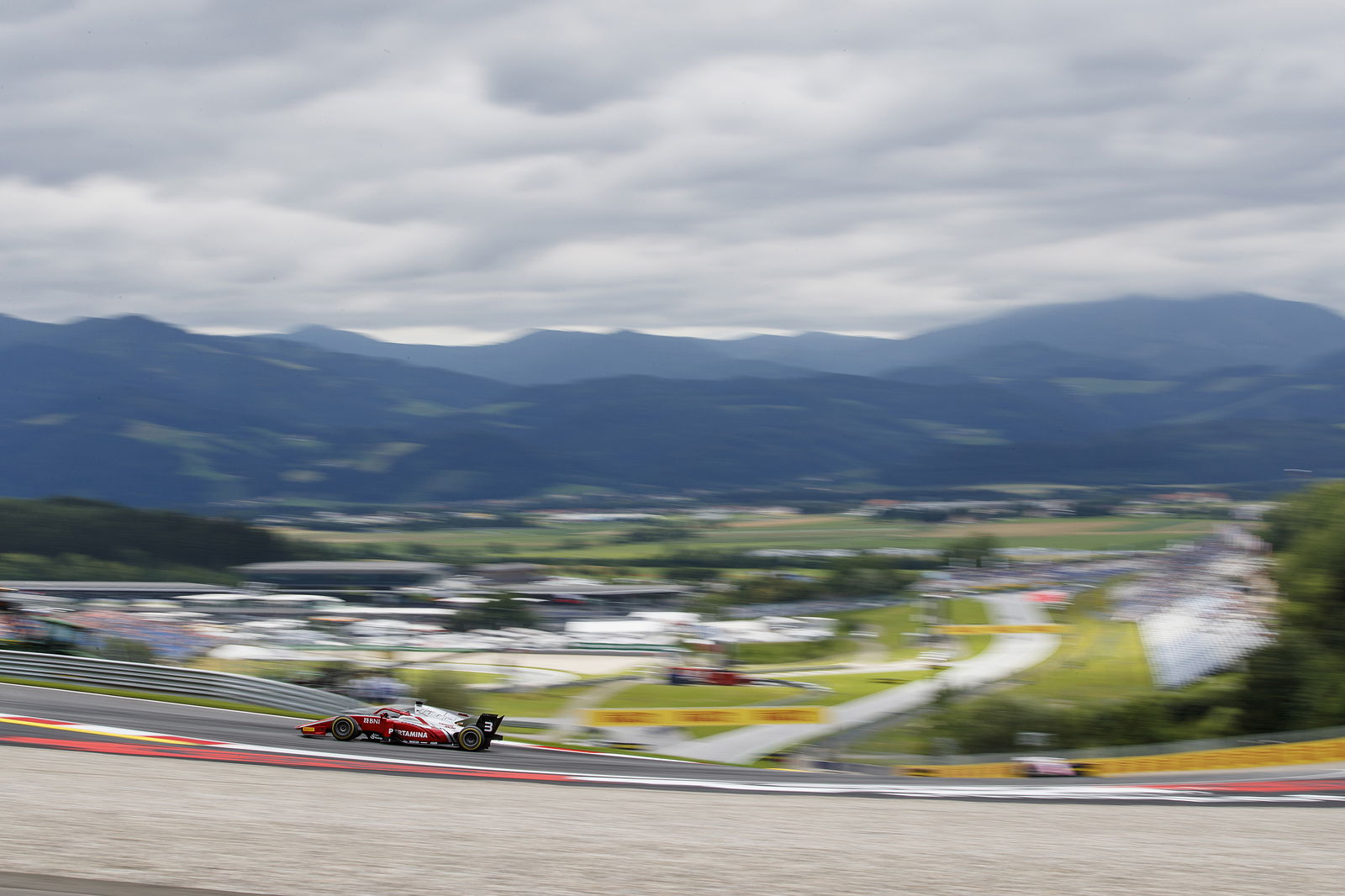Russell beats F2 title rival Norris in Austria feature race