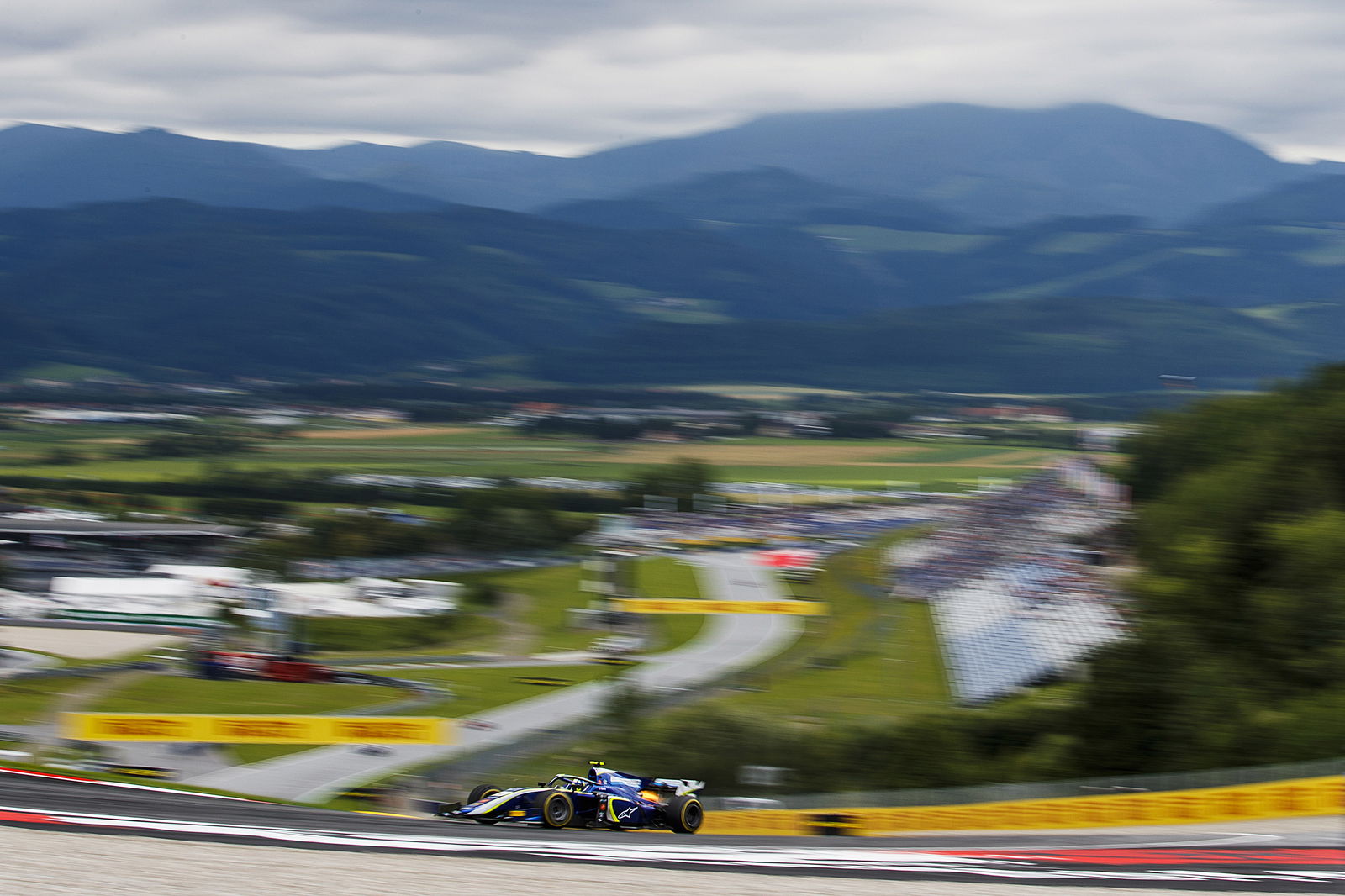 F2 memperkenalkan rolling start dari Austria