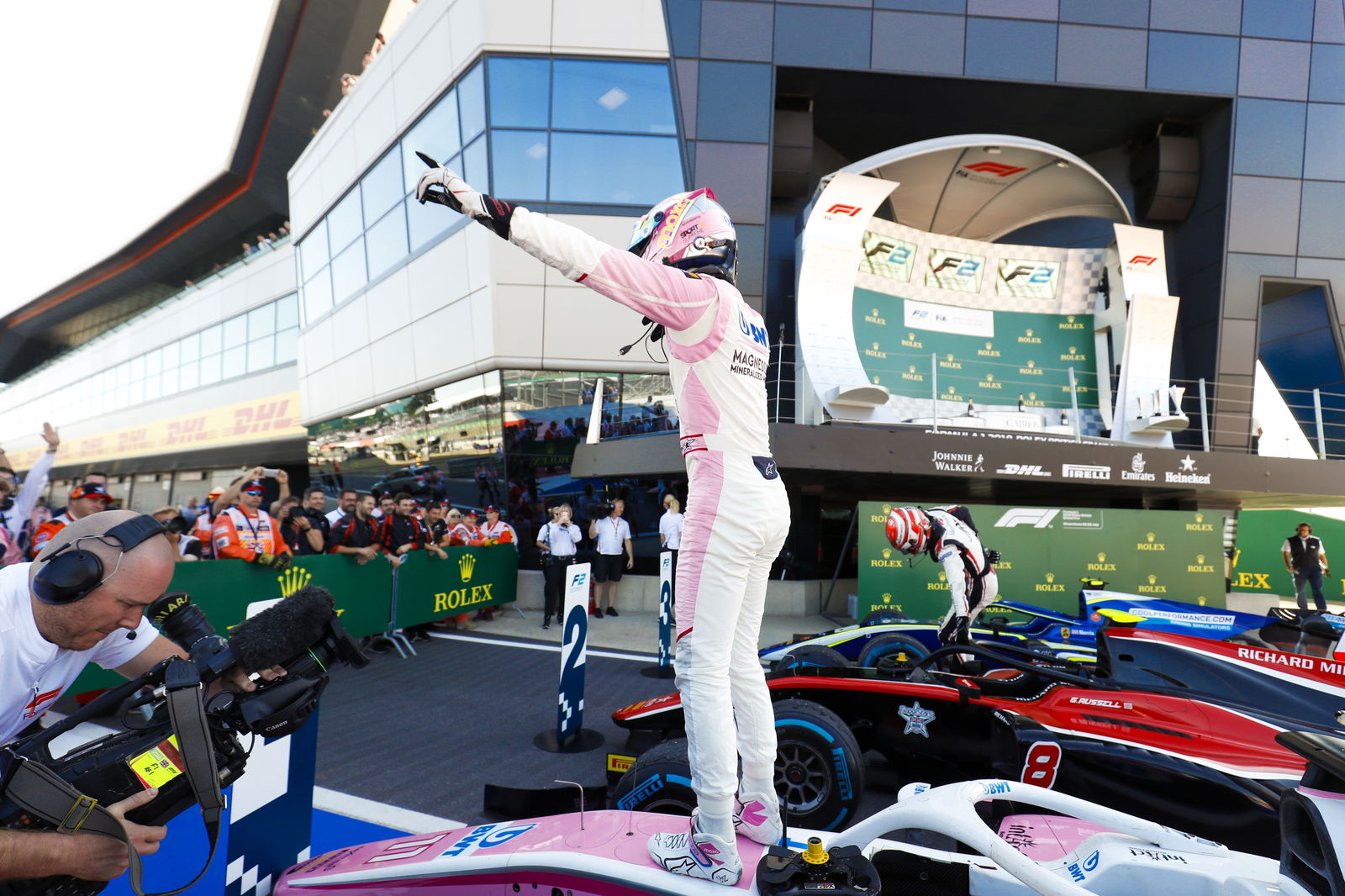 Gunther holds off Russell to take maiden F2 win at Silverstone 