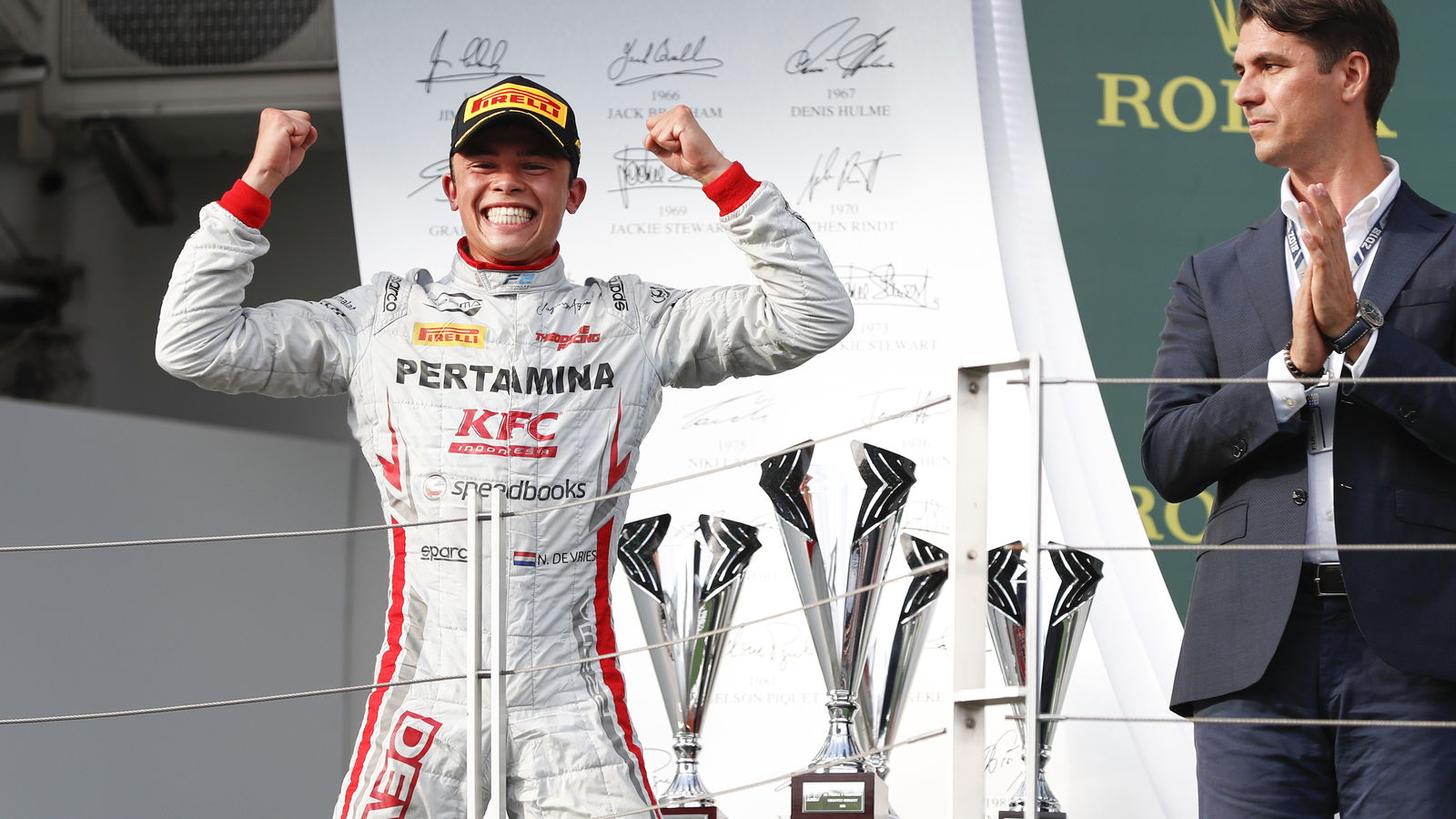 De Vries mengalahkan Norris dalam thriller balapan fitur Hungaria F2 yang basah-kering