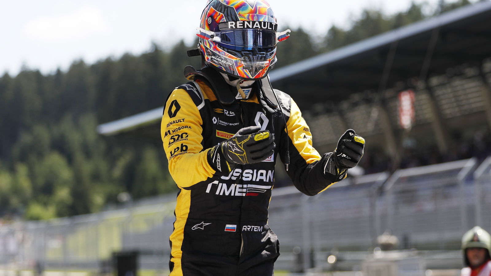 Markelov wins, Russell takes F2 points lead from Norris