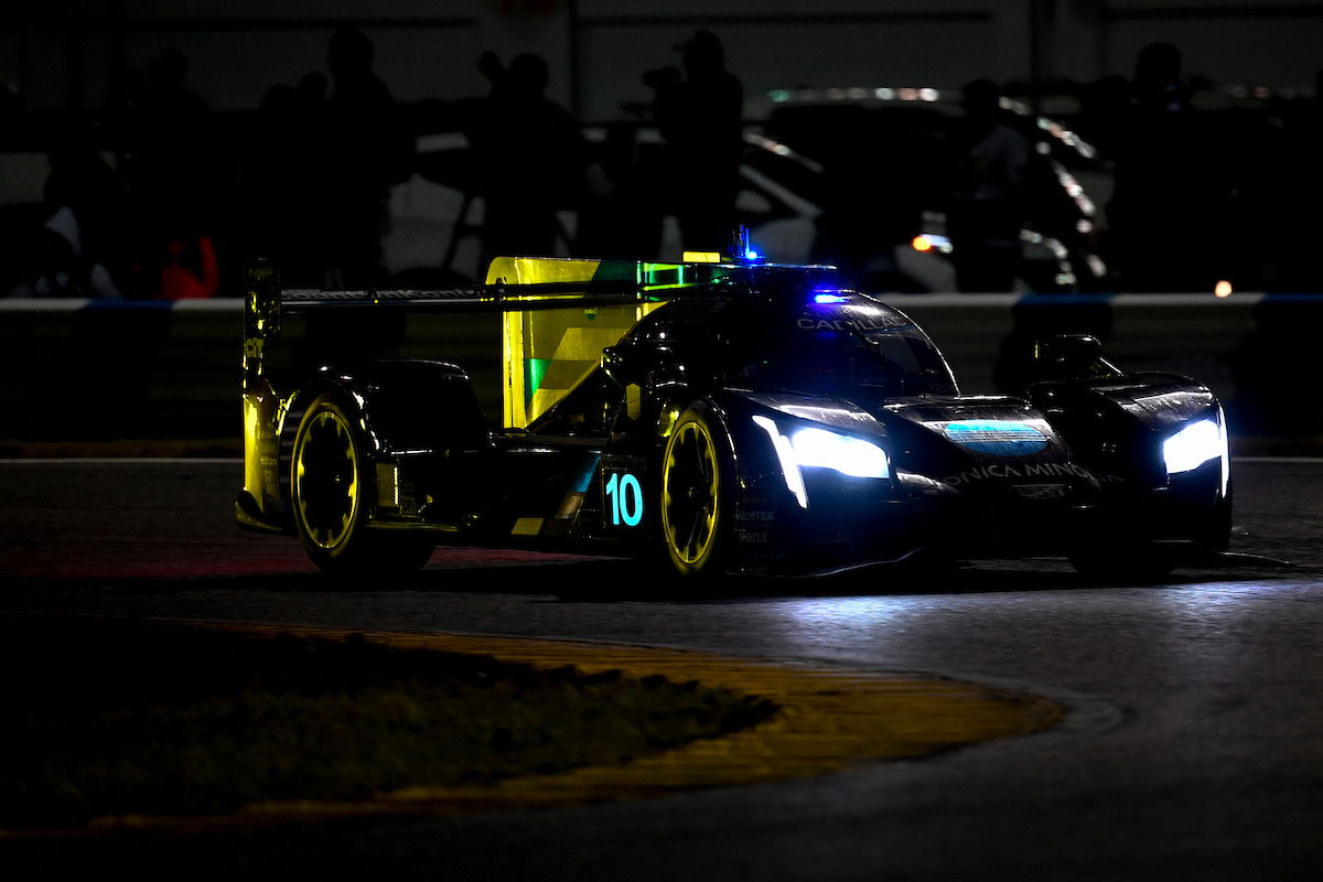 Rolex 24 red-flagged due to rain, Alonso leads