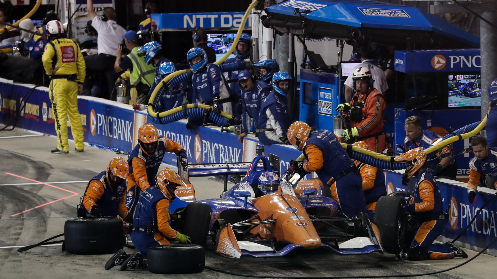 Scott Dixon lays down stellar final run to second place in Iowa
